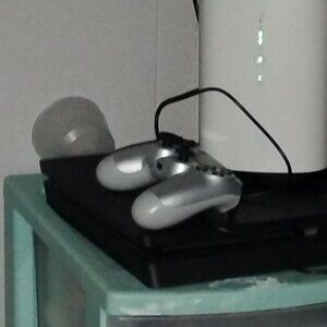 Ps4 with wireless remote